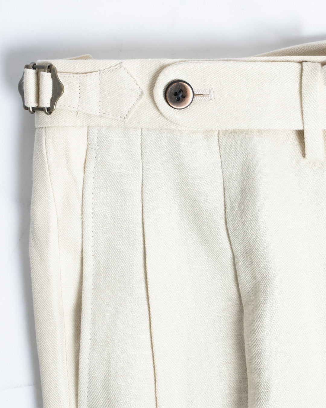 The Decorum Delon Trousers in Cream Linen