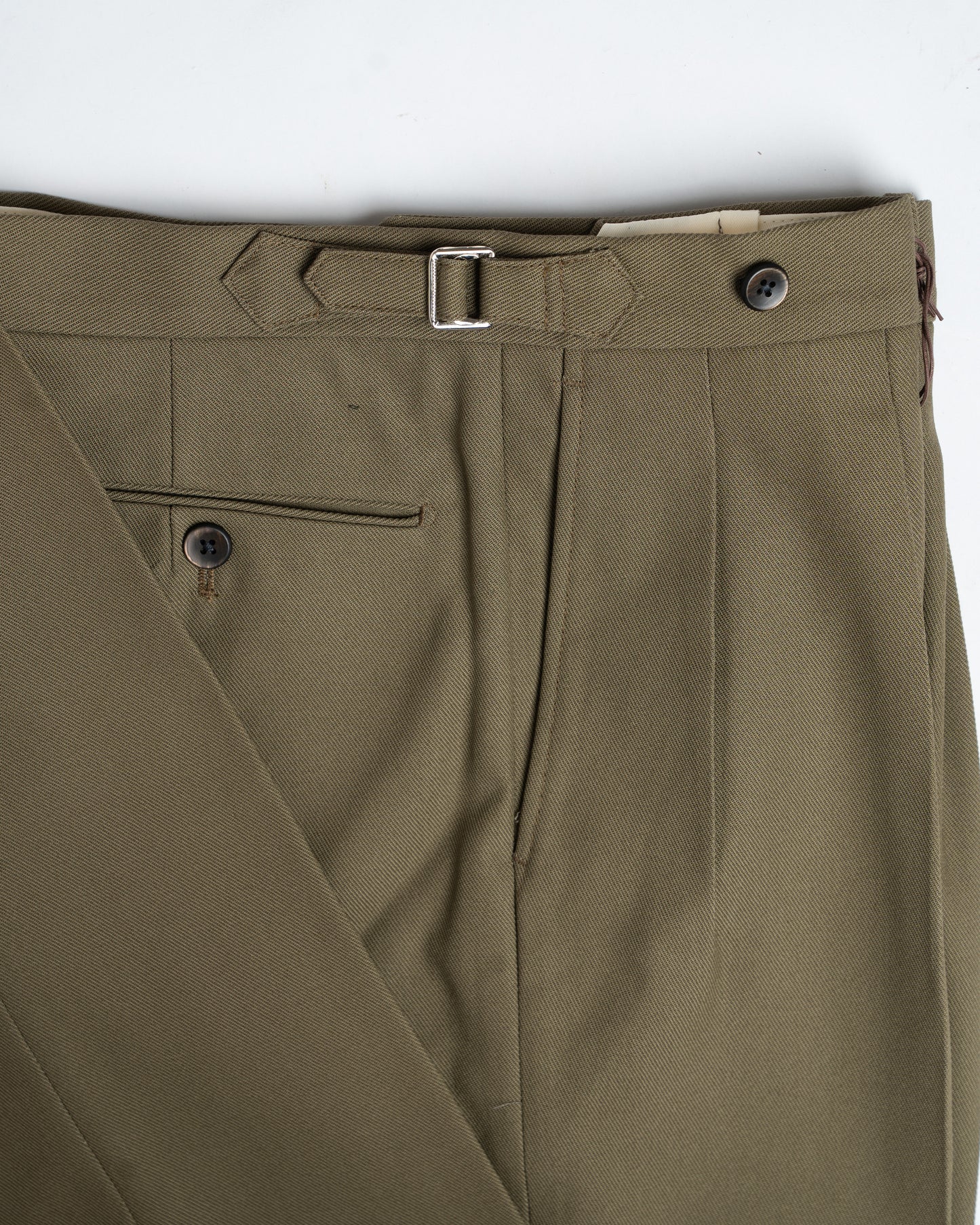 The Decorum Grant Trousers in Olive Cotton