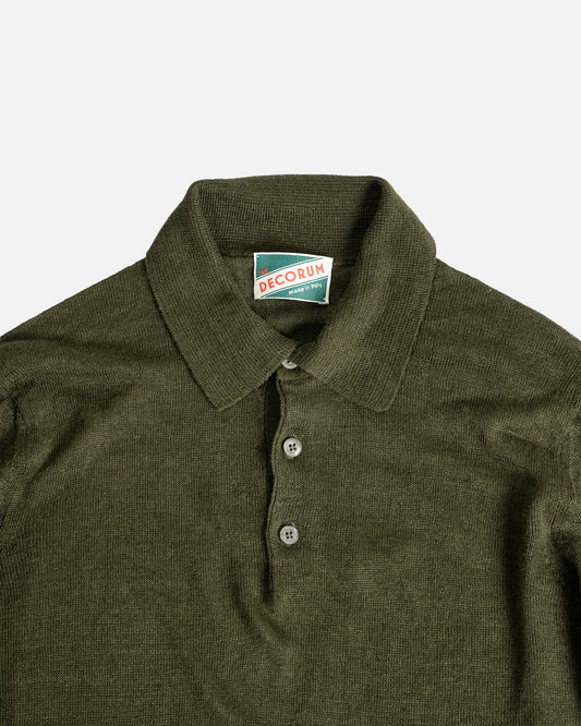 The Decorum Knitted Linen Polo Shirt in Moss Green